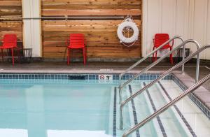 Bazén v ubytování Adrift Hotel nebo v jeho okolí