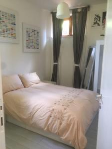 A bed or beds in a room at La Casa di Ornella