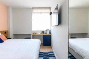 Postel nebo postele na pokoji v ubytování Artist Hotel - an Atlas Boutique Hotel