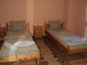 Un pat sau paturi într-o cameră la Hotel Materhorn