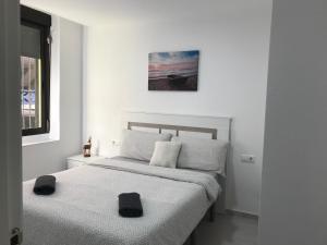 Tempat tidur dalam kamar di 15 Rafael Altamira Apartmento 2 minutes from sea