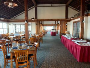 En restaurang eller annat matställe på Lighthouse Inn Cape Cod