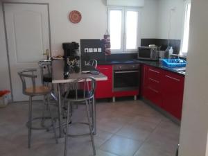 Kuchyň nebo kuchyňský kout v ubytování villa provençale STEVENSON