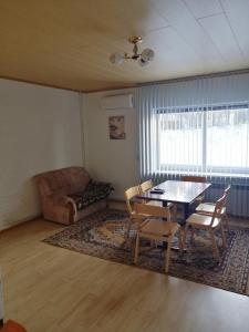 Posezení v ubytování Sangis Motel Haparandavägen 11