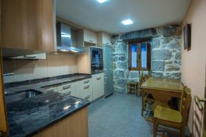 Una cocina o zona de cocina en Alojamiento Rural URGAIN I y II
