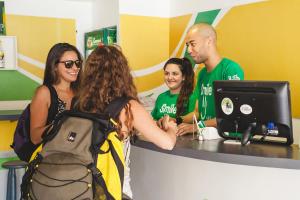 a group of people standing at a cash register at Che Lagarto Hostel Ilha Grande in Abraão