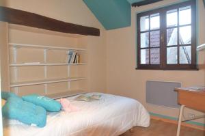 a bedroom with a bed and a desk and a window at Histoire d'eau in Rupt-sur-Saône