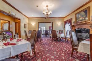 Gallery image of The Whispering Pines Inn in Norman