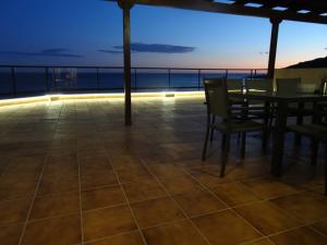 Balkon lub taras w obiekcie Gran terraza con espectaculares vistas al mar
