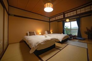 HA-MON Slope Side Hotel and Private Chalet客房内的一张或多张床位