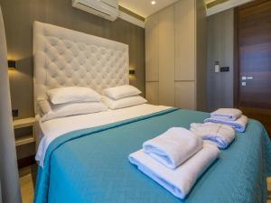 Posteľ alebo postele v izbe v ubytovaní Apartments DEL MAR 5 + 37 fotografií