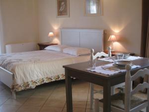 เตียงในห้องที่ Agriturismo Campagnoletto