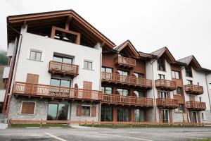 Budova, kde se aparthotel nachází