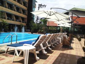 Bazén v ubytování Suppamitr Villa Hotel nebo v jeho okolí