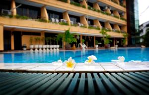 Bazén v ubytování Suppamitr Villa Hotel nebo v jeho okolí