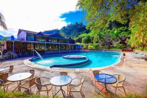 Kolam renang di atau dekat dengan Master Bear Resort
