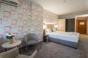 Postel nebo postele na pokoji v ubytování Family Park Hotel Kyoshkove + 37 fotografií