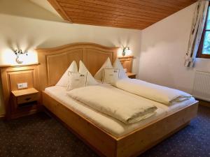Llit o llits en una habitació de Jedlerhof