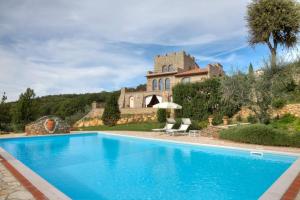a large swimming pool in front of a house at La Vecchia Sassa in Montaione