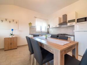 Kuchyň nebo kuchyňský kout v ubytování Apartment Antonio