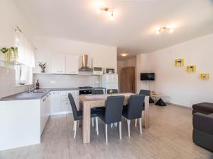 Kuchyň nebo kuchyňský kout v ubytování Apartment Antonio