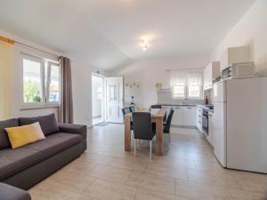Kuchyň nebo kuchyňský kout v ubytování Apartment Antonio