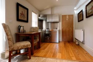 Η κουζίνα ή μικρή κουζίνα στο The Rectory Rooms, Studio 1 +5 φωτογραφίες