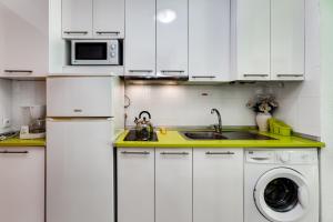 A kitchen or kitchenette at Apartment Studio Playa del Cura Még 37 kép