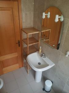 a bathroom with a sink and a mirror at Appartement Quinta de Palames Sesimbra in Sesimbra
