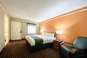 Кровать или кровати в номере Quality Inn Harlingen