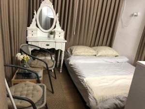 Charming Unit with Pool and Great Amenities客房内的一张或多张床位