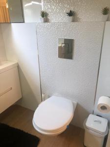 Charming Unit with Pool and Great Amenities的一间浴室