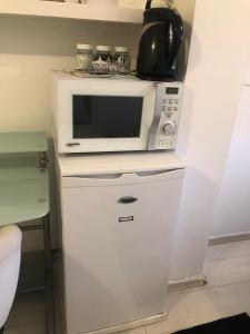 Charming Unit with Pool and Great Amenities的厨房或小厨房