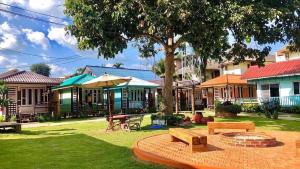 Ein Garten an der Unterkunft Revolution Hostel Pai