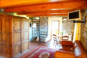 TV a/nebo společenská místnost v ubytování Locanda Ristorante Gavarini