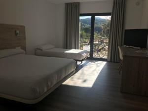 Posteľ alebo postele v izbe v ubytovaní Hostal La Guineu + 14 fotografií