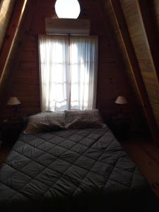 Postel nebo postele na pokoji v ubytování Cabaña Abuelo Ernesto 2