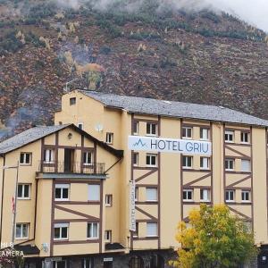 Nespecifikovaný výhled na hory nebo výhled na hory při pohledu z hotelu