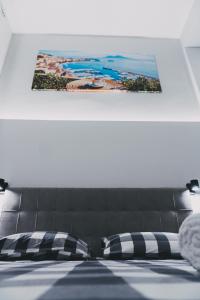 Un pat sau paturi într-o cameră la Terno su Napoli