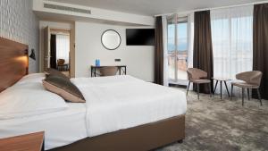 OREA Hotel Pyramida Praha客房内的一张或多张床位