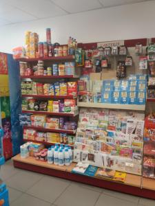 Supermarket nebo jiné obchody v  penzionu nebo okolí