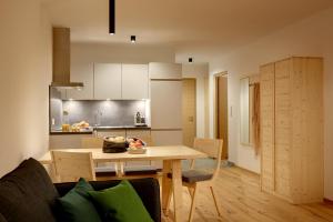 Kuchyň nebo kuchyňský kout v ubytování Ariala Apartments