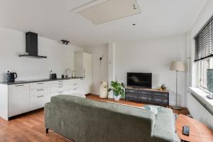 Η κουζίνα ή μικρή κουζίνα στο Luxury Garden View Apartment