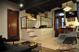 a living room with a bed and a table and chairs at Casa Messi in Pitigliano