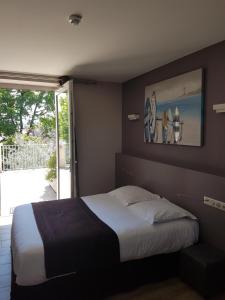 Postel nebo postele na pokoji v ubytování Logis Auberge Saint Simond
