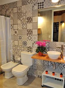 Ванная комната в Stylish duplex in Caseros Boulevard - San Telmo