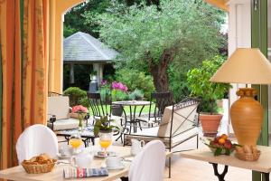 Nápoje v ubytování Logis Auberge Saint Simond