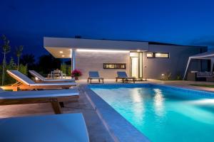 Bazén v ubytování Villa Viviana Fažana Valbandon Heated pool nebo v jeho okolí