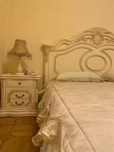 Un pat sau paturi într-o cameră la Hotel Versal