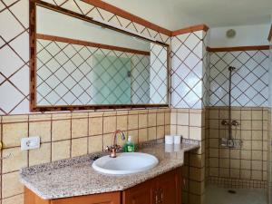 Ένα μπάνιο στο Ancon Beach House +41 φωτογραφίες
